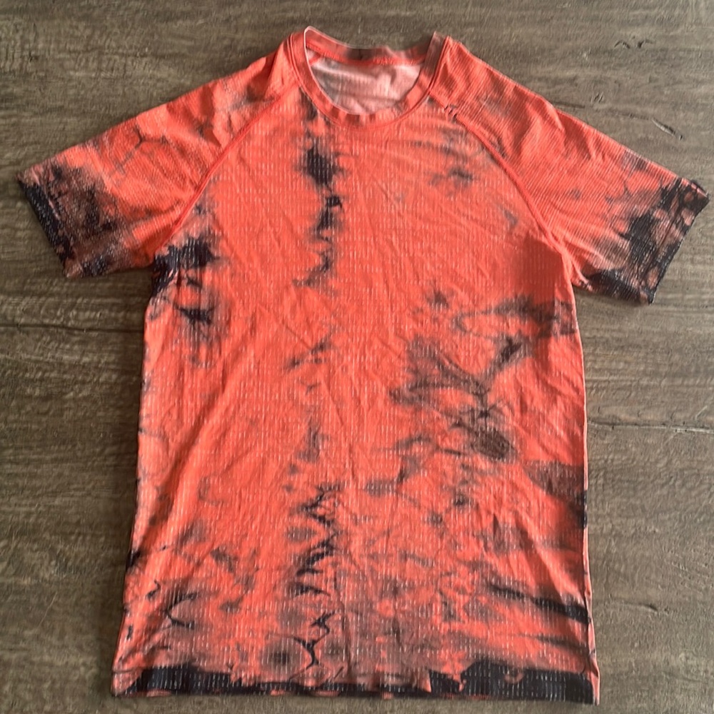 Mens lululemon metal vent orange and black tie dye shirt